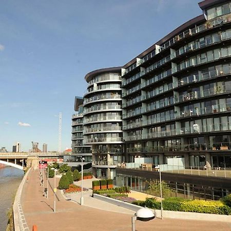 1 Bedroom In Chelsea Bridge Wharf Londres Exterior foto